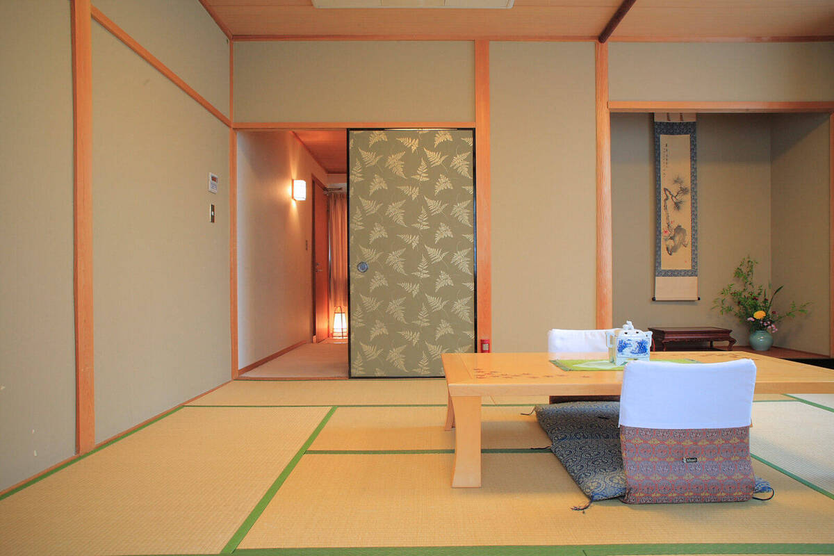 An BEKKAN Annex Building tatami room with Kyo-karakami fusuma sliding doors