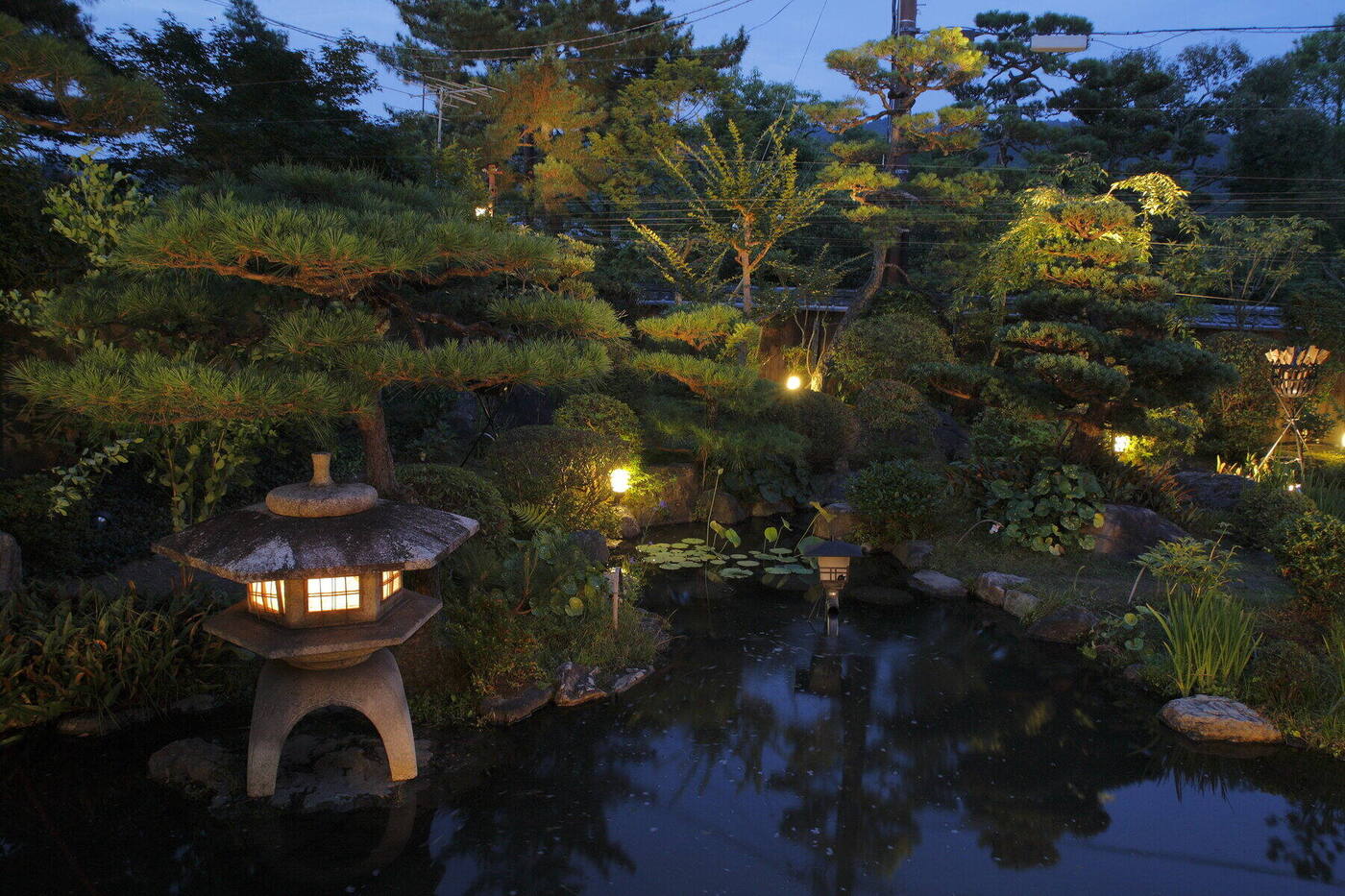 “Ryotei Yachiyo,” overlooking the celebrated garden